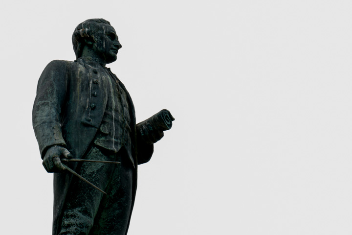 Statue Captain James Cook in Whitby