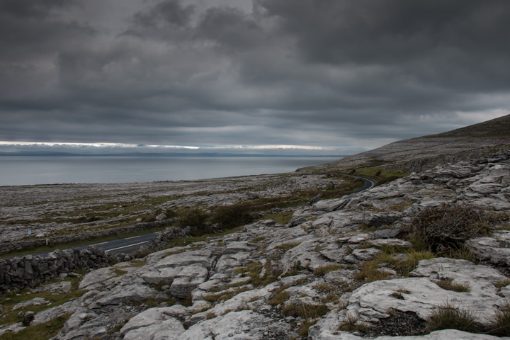 Straße am Black Head, Irland