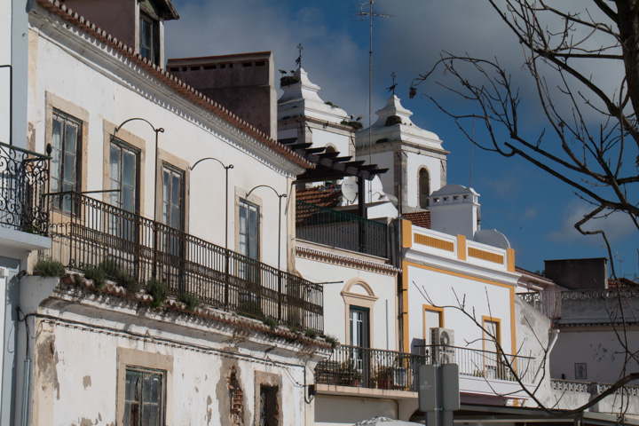 Störche auf dem Kirchturm, Portugal