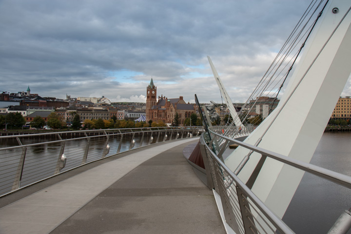 Friedensbr&uuml;cke Derry Londonderry, Irland