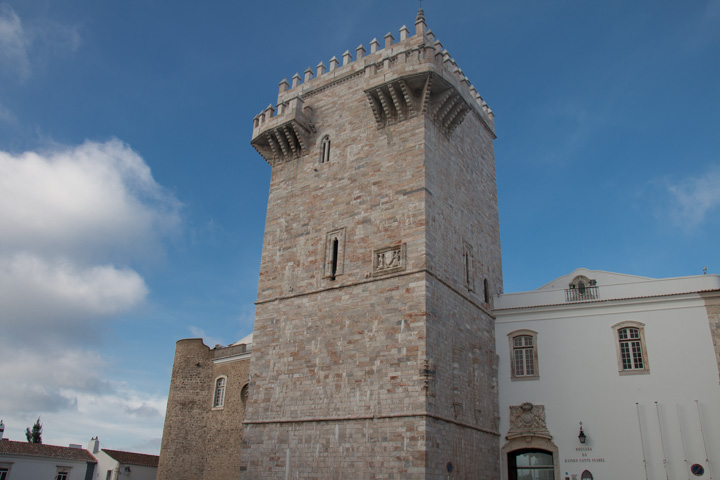 Torre de Tr&eacute;s Coroass, Estremoz, Portugal