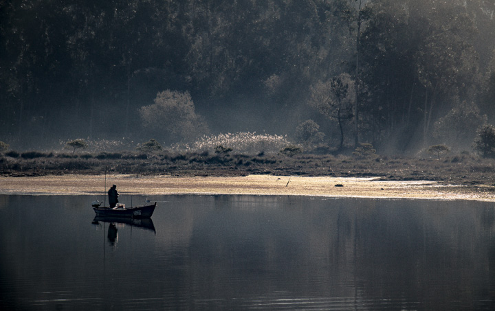 Angler in der Lagune von Obidos, Portugal